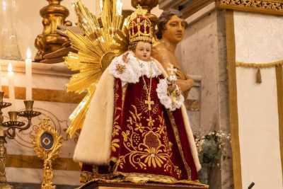 Bari, la celebrazione del Bambino Ges� di Praga: la statua nascosta per tutto l'anno dietro una tela
